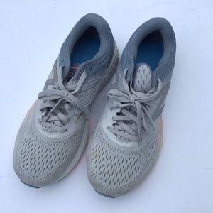 New Balance Men Athletic Shoes  Size 9.5